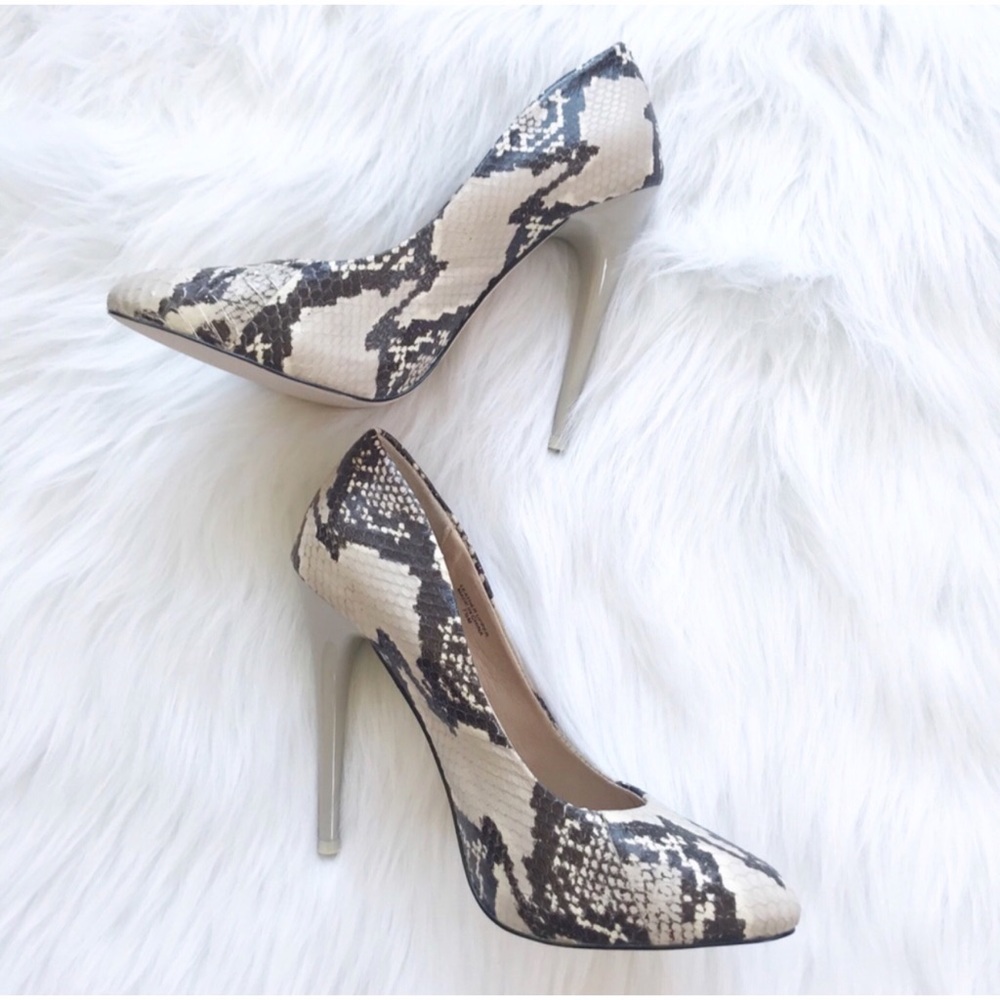 Maiden Lane skin snake skin leather pumps